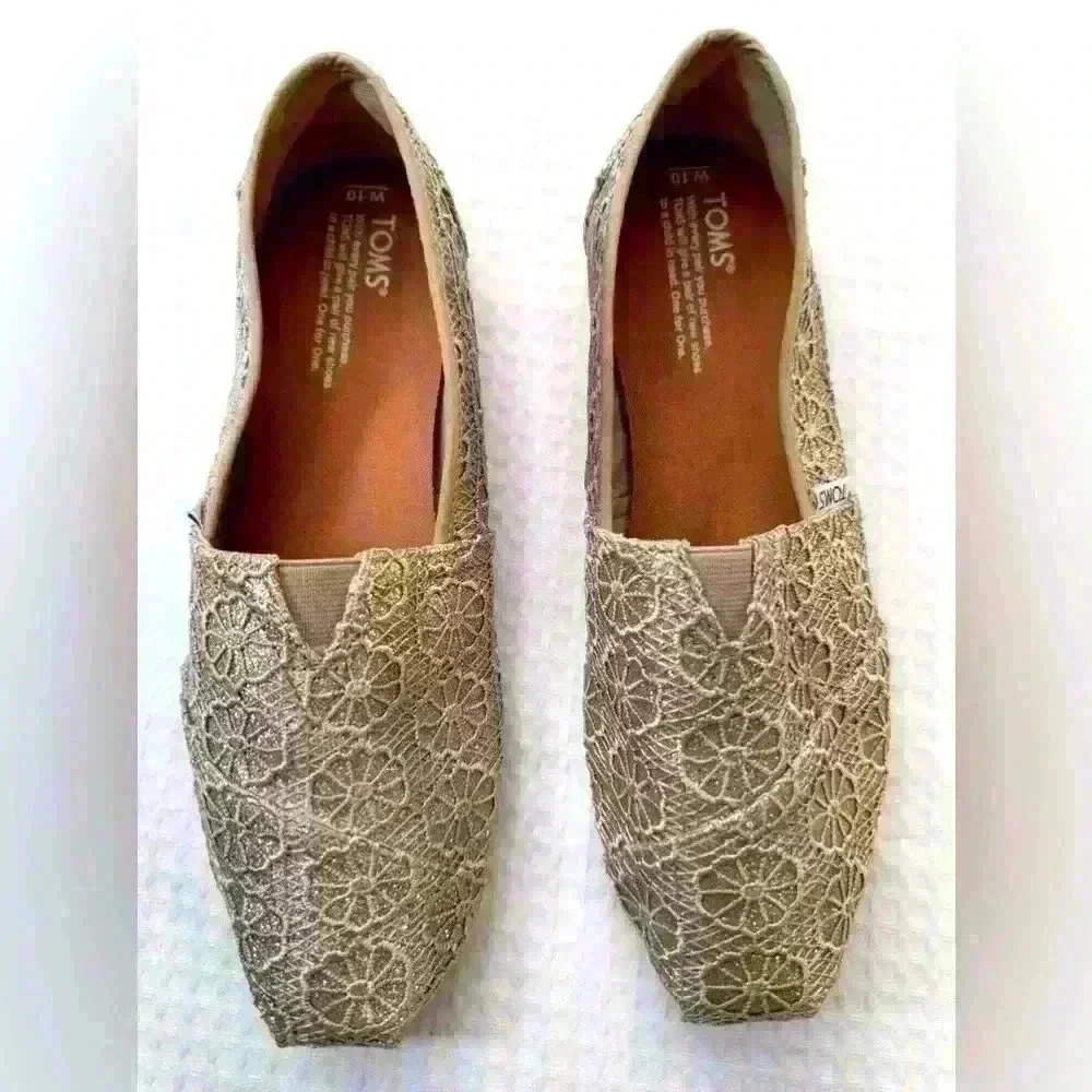Almost new, (ink on sole only flaw), Toms sparkly floral slip-on flats, in sz 10